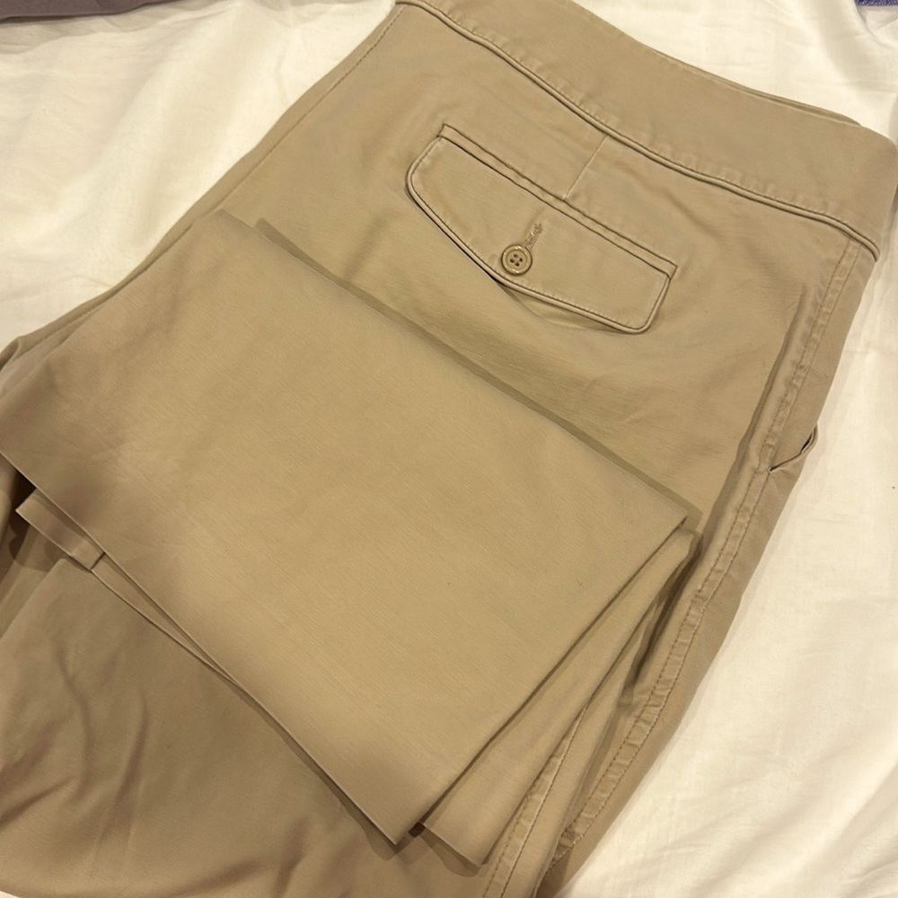 Old Navy Chino Sz 18 short pants- NWOT